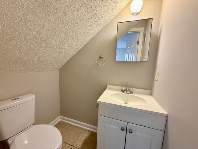 Building Photo - 1132 Montcalm St