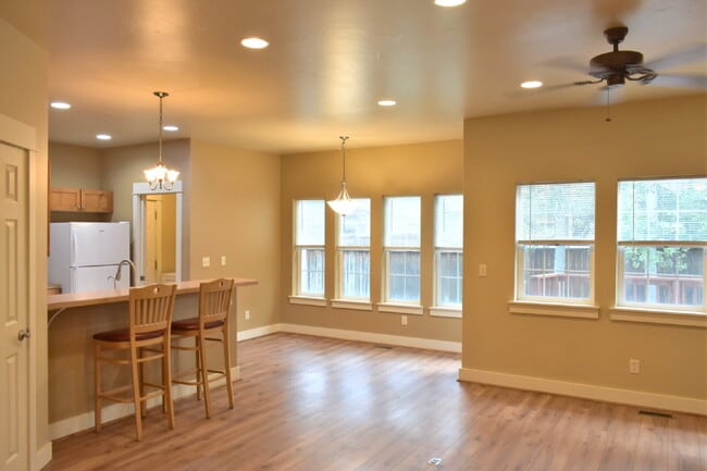 Building Photo - Beautifully Designed, Dog Friendly 3-Bedro...