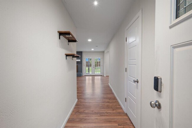 Foto del edificio - 6305 Clubway Ln