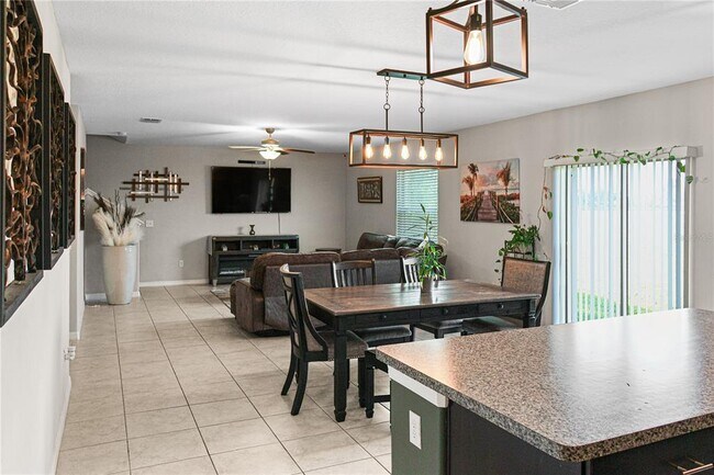 Foto del edificio - 4301 Salt Springs Ln