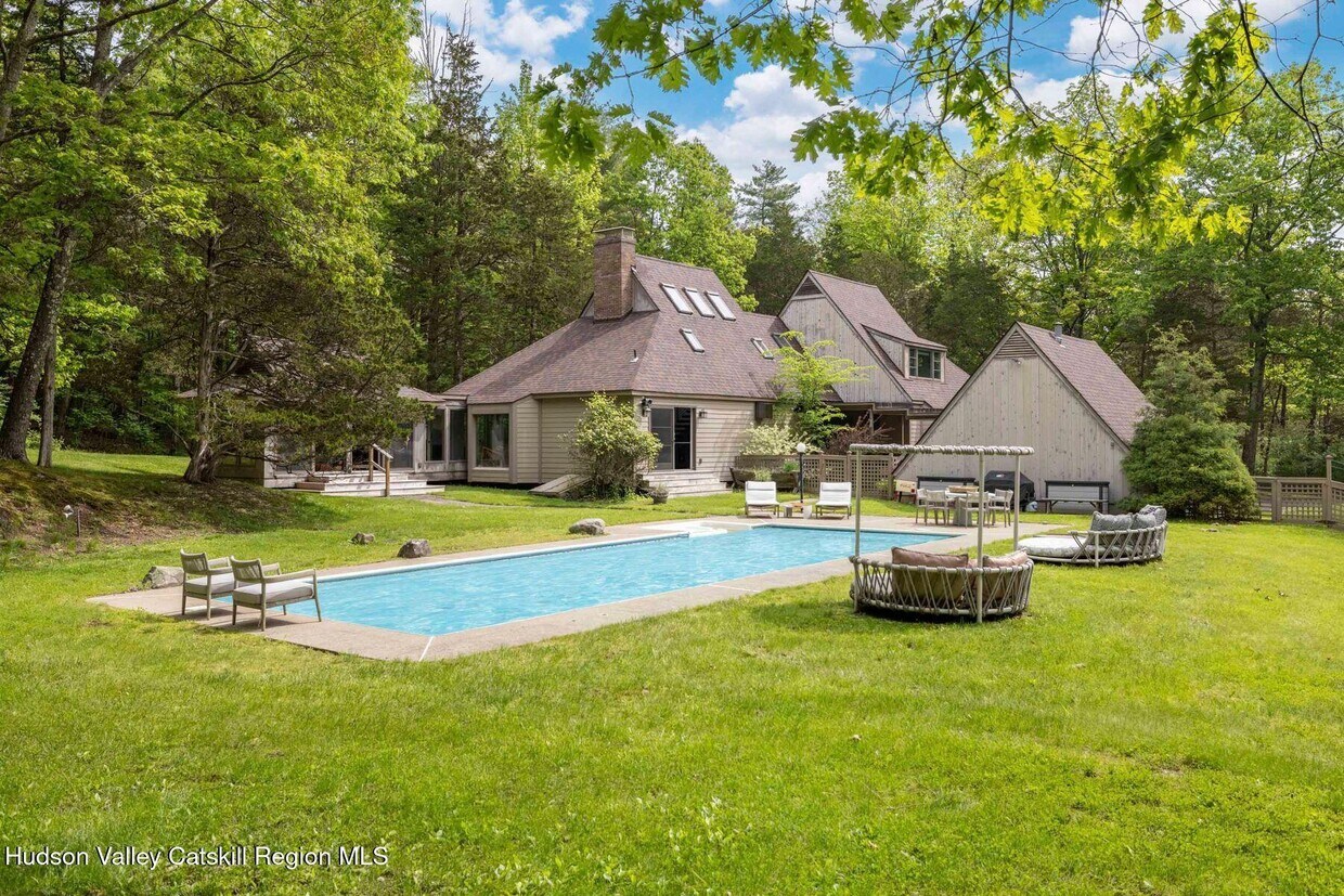 Primary Photo - 16 Juniper Ln