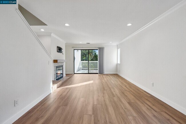 Building Photo - 2683 Oak Rd