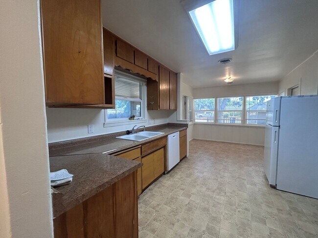 Foto del edificio - 3bd 1ba
