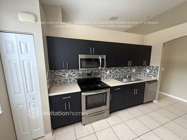 Building Photo - 8600 Lineyard Cay