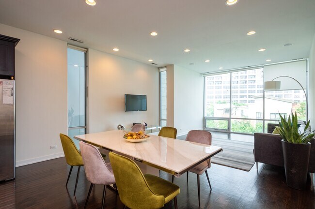 Foto del edificio - 925 N Larrabee St