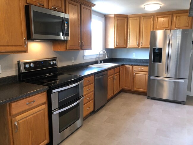 Stainless steel appliances. - 1018 S Geiger St