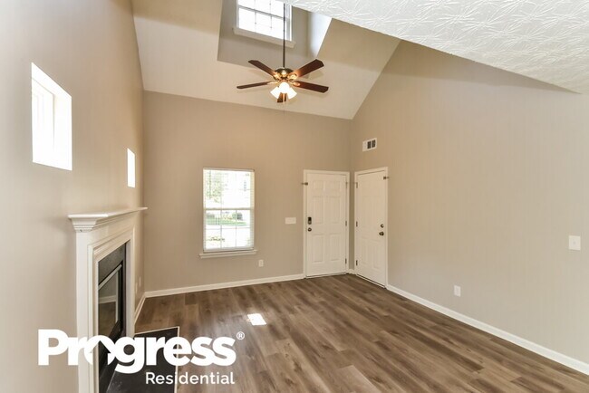 Foto del edificio - 228 Silver Ridge Dr