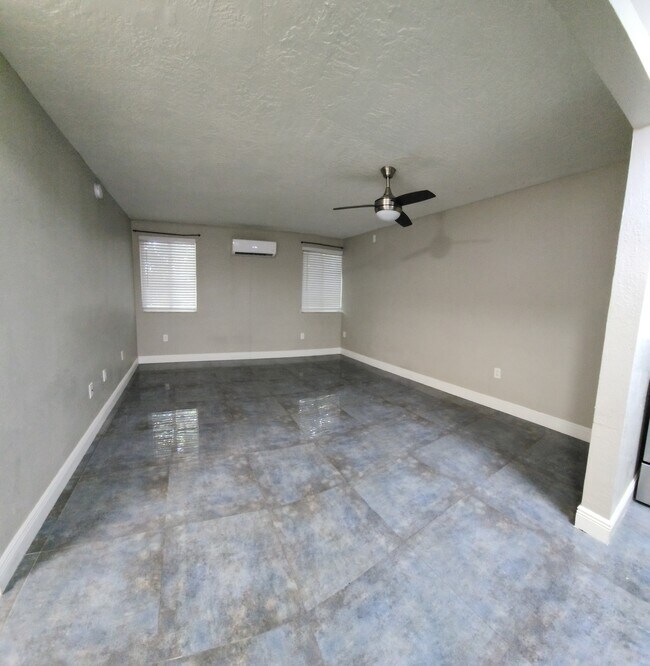 Foto del edificio - 1 NE 78th St