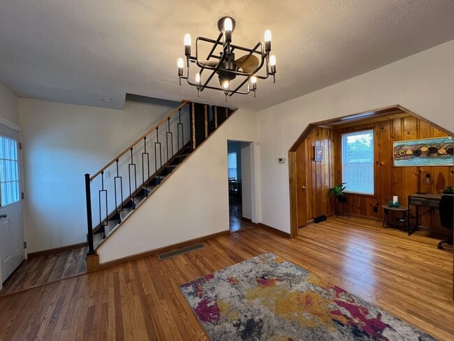 Building Photo - Detroid Shoreway Renovated  4 Bedroom, 2 Bath House with Detached Garage