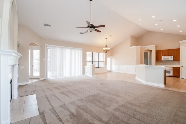 Foto del edificio - 13067 Highland Glen Way N