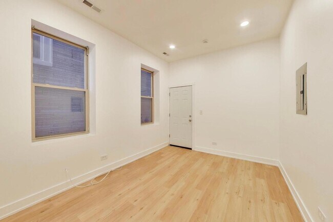 Foto del edificio - 1908 W 48th St