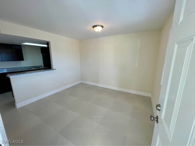 Building Photo - 4052 Bayshore Dr