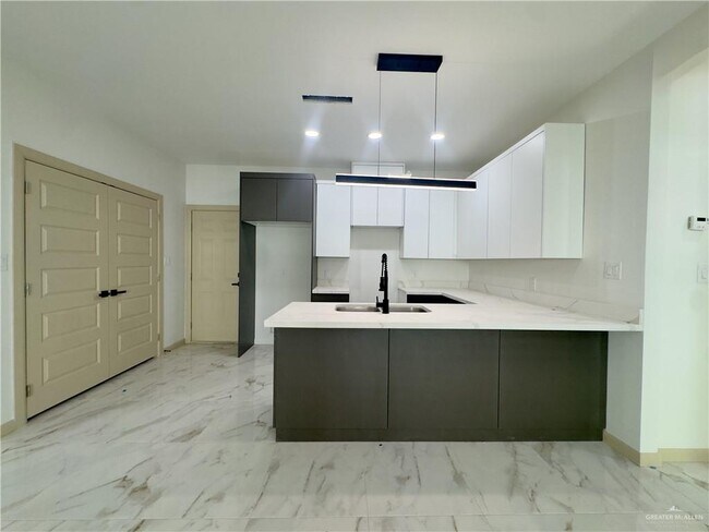 Foto del edificio - 1304 Rosewood Ln
