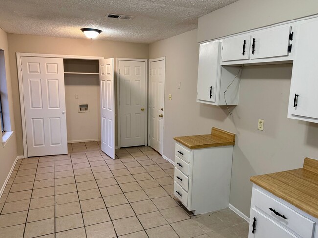 Foto del edificio - 5074 Fleetwood Cove