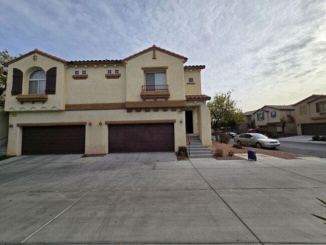 Foto del edificio - Guard Gated wonderful community 3 Bedroom Townhome!