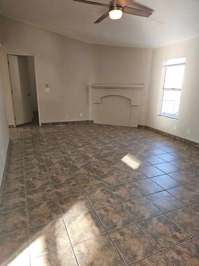 Foto del edificio - LARGE 4 BED HOME IN HORSESHOE RANCH ESTATES