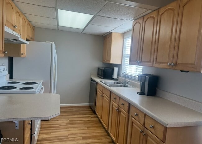 Building Photo - 7019 Cedarhurst Dr