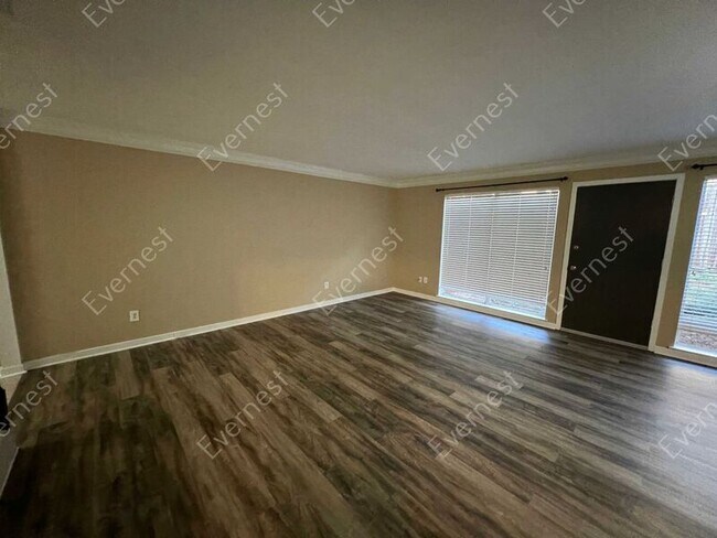 Foto del edificio - 684 Idlewild Cir