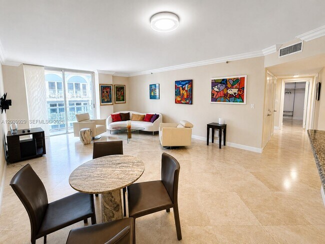 Foto del edificio - 8855 Collins Ave