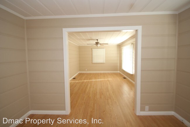 Building Photo - 5534 N Lark Ellen Ave