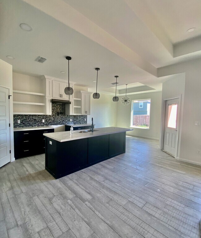 Building Photo - 8810 Swan Lake St