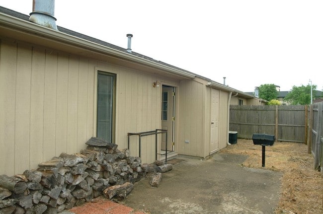  - 3905-3937 Bent Tree Dr
