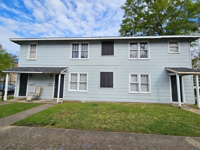 Building Photo - 161 Everett St