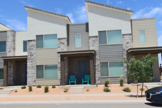 Foto del edificio - DESERT COLOR 3 Bed 2.5 Bath