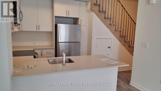 Photo du bâtiment - 3556-3556 Colonial Dr