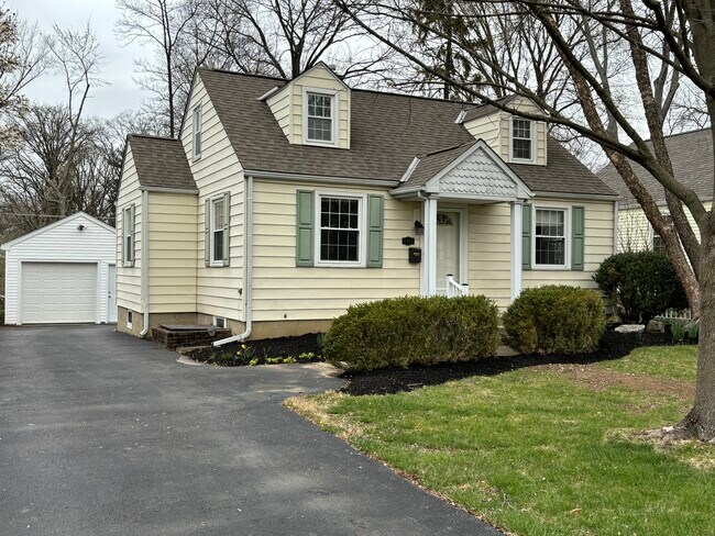 Building Photo - 5681 Indianola Ave