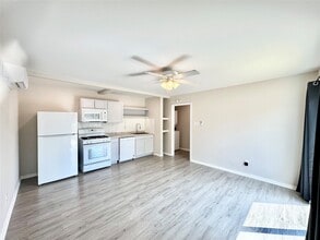 Building Photo - 303 Enid St