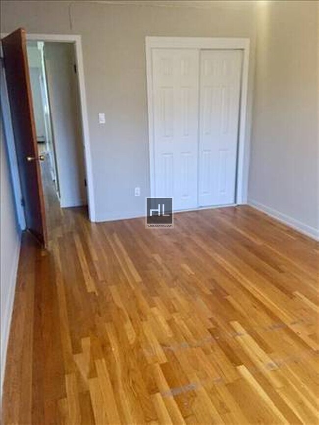 Building Photo - 21 AVENUE