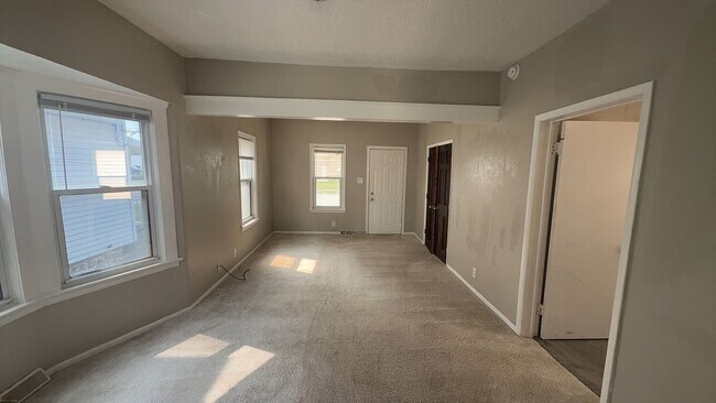 Foto del edificio - 216 W Sylvania Ave