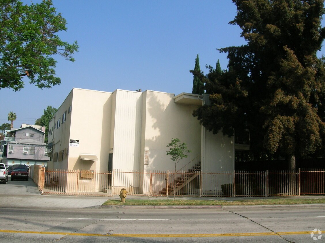 Foto del edificio - 737 Silver Lake Blvd