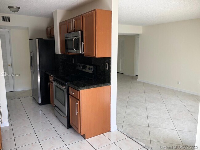 Building Photo - 3590 Blue Lake Dr