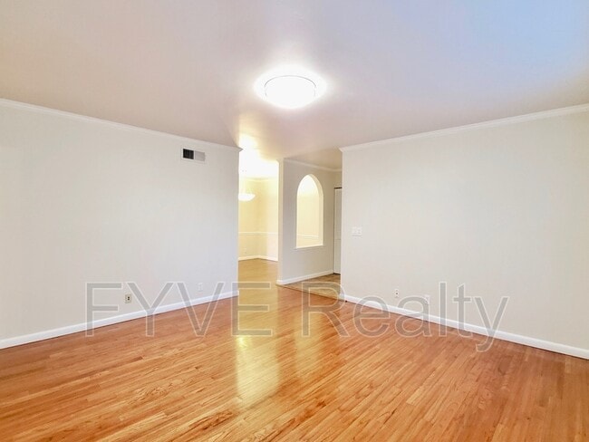 Building Photo - 3000 Hillsboro Pike