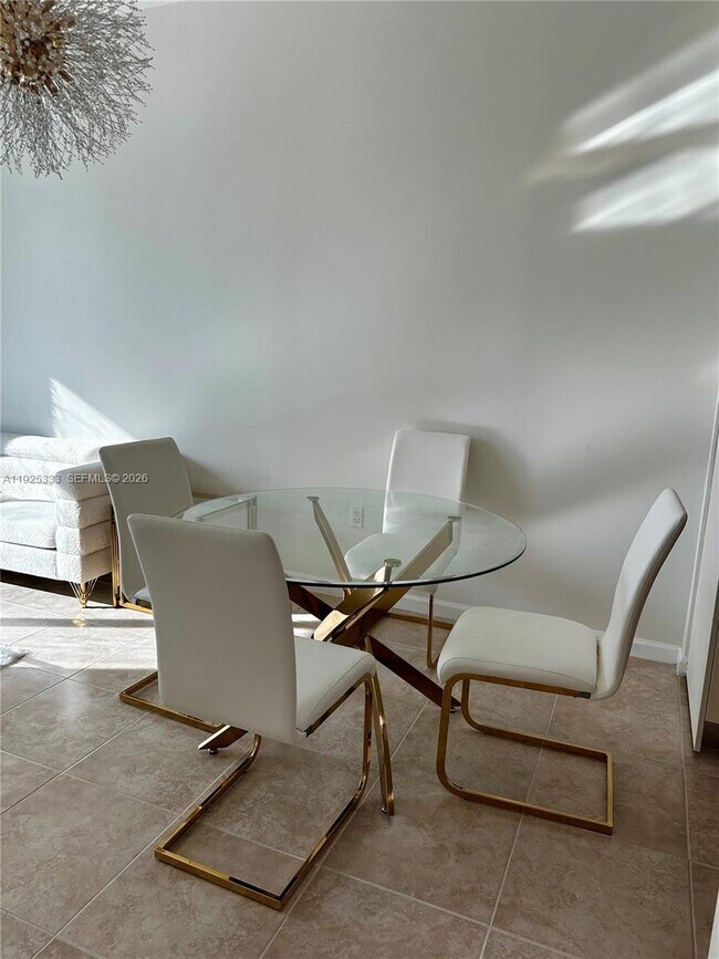 Foto del edificio - 7930 East Dr