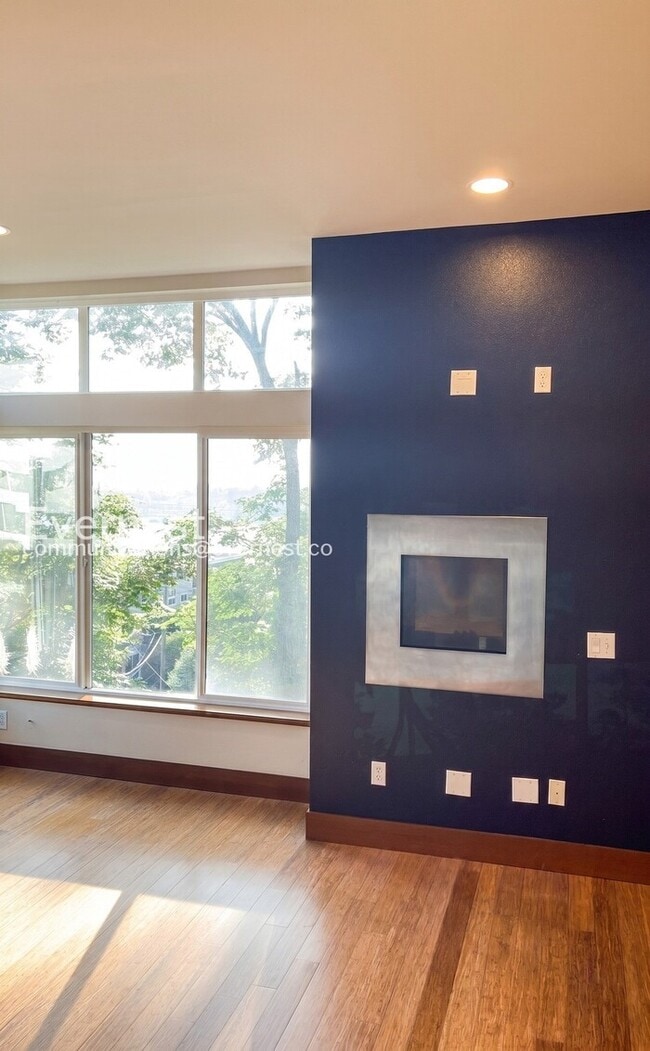 Building Photo - 3Bed/2.5 Bath/Available Now!