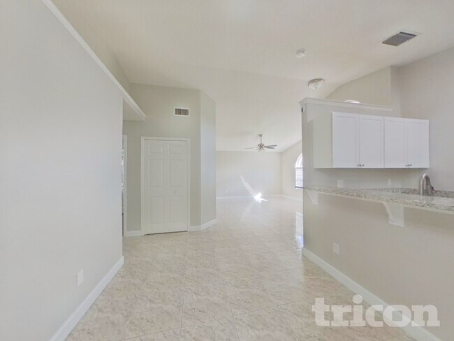 Foto del edificio - 8335 Spring Breeze Ct