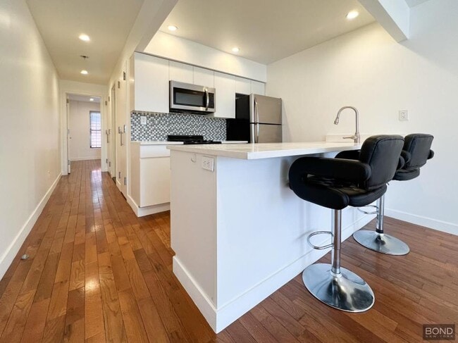Building Photo - 1 bedroom in Queens NY 11101
