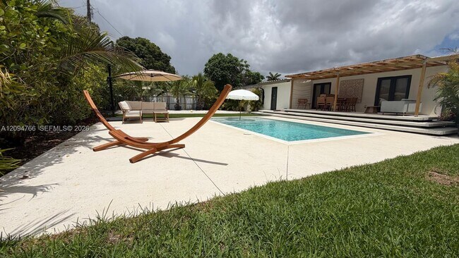 Foto del edificio - 3800 NW 12th St