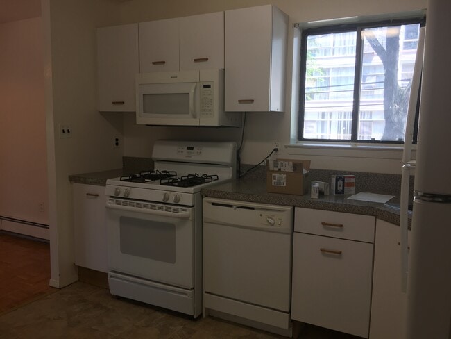 Building Photo - 9 Chelsea Pl