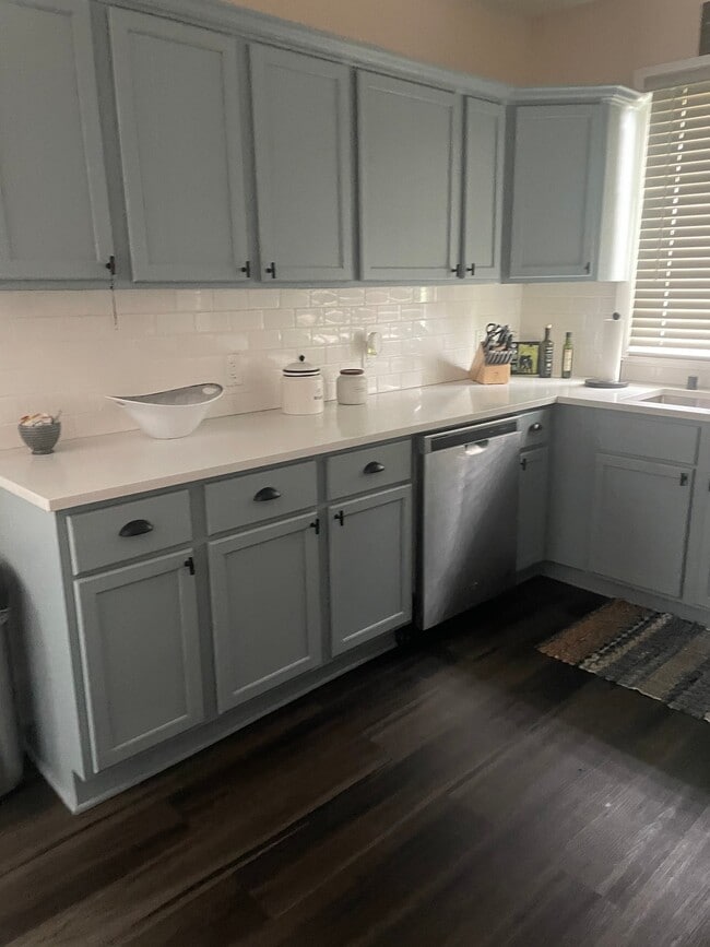Building Photo - 808 Blaine Ave