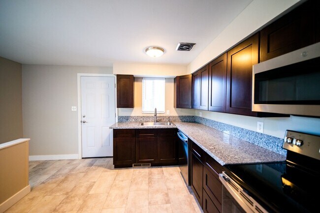 Foto del edificio - 1179 Blaine Ave