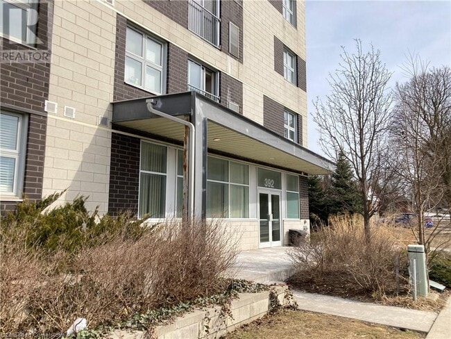 Building Photo - 392 Albert St