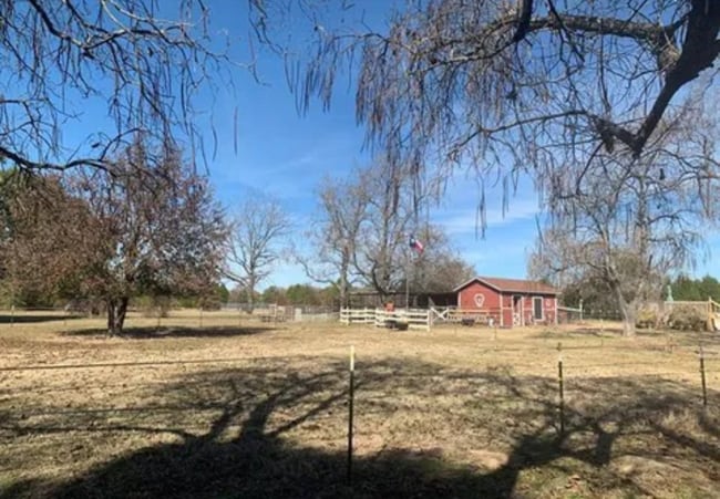 Atrás - 12995 County Road 2919