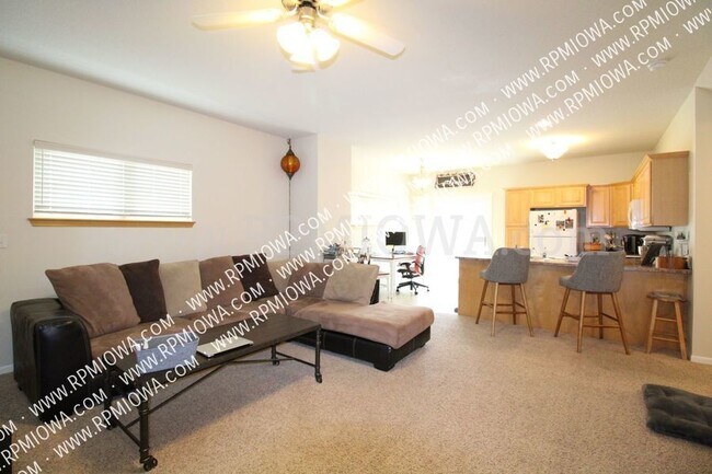 Foto del edificio - DMACC AREA!! 2 Bedroom, 2.5 Bath Townhome ...