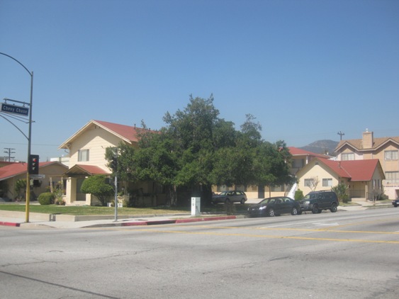 Foto del edificio - 1143-1145 E Wilson Ave