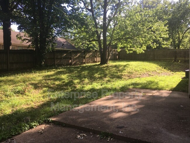 Foto del edificio - 7019 Shadow Oaks Dr