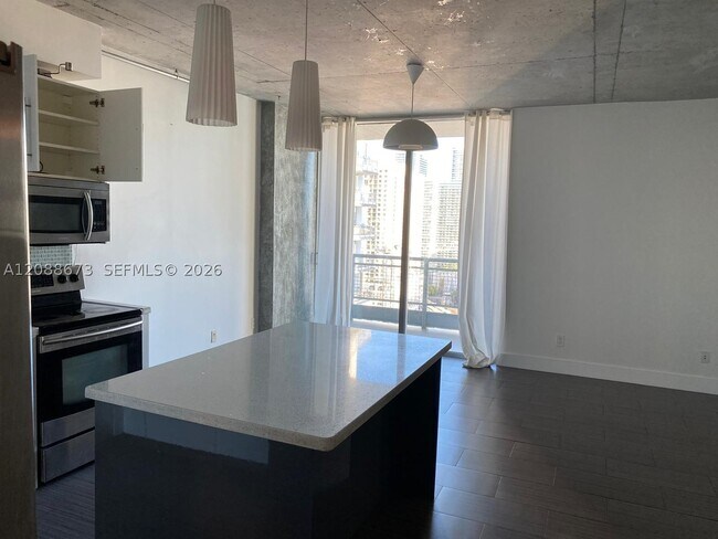 Foto del edificio - 690 SW 1st Ct